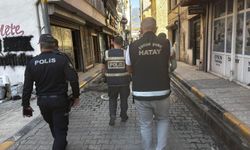 İskenderun'da polis ekipleri okul çevrelerinde denetim gerçekleştirdi