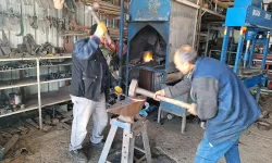 Teknolojiye Direnen Çekiç Sesleri