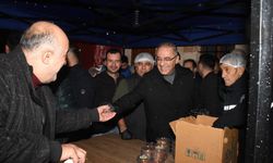 İbrahim Naci Yapar, Berat Kandili’nde vatandaşlarla buluştu