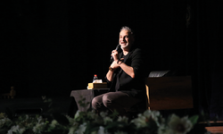 Bekir Develi, “Fânî But Funny” Gösterisiyle İskenderunluları Güldürdü