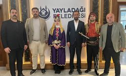 Karagöz’ün Türküsü Ekibi Makam Ziyaretinde