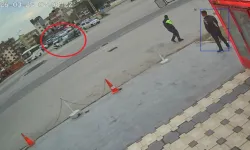 Motosiklet Sürücüsü Kavşakta Otomobille Çarpıştı, Havada Takla Attı