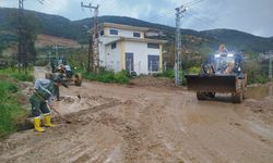 Defne’de Sağanak Yağışa Rağmen Ekipler Sahada