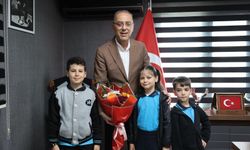 Başkan Yapar, 23 Nisan’da Koltuğunu Öğrencilere Emanet Etti