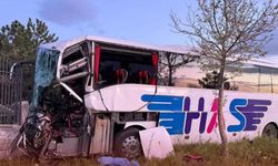 Hatay’a Gelen Yolcu Otobüsü TIR’a Çarptı: 1 Ölü, 8 Yaralı