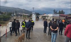 Sel’de Vatandaşlar Botlarla Kurtarılıyor