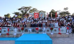İbrahim Naci Yapar, HMKÜ Mezuniyet Töreninde Gençlerin Heyecanına Ortak Oldu