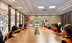 Şampiyon Öğrencilerden İlçe Millî Eğitim Müdürü’ne Ziyaret