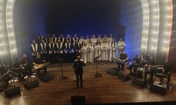 Tarihî Meclis Binası’nda Medeniyetler Korosu Rüzgârı