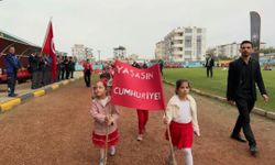 Kırıkhan’da 29 Ekim Coşkusu! Öğrencilerin Gösterileri Beğeni Topladı