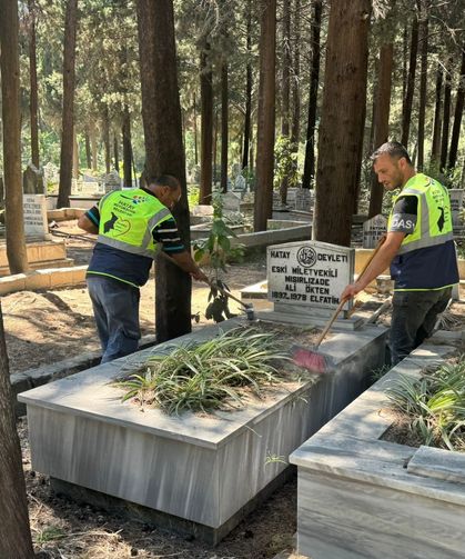 MEZARLIKLARDA TEMİZLİK VE BAKIM ÇALIŞMALARI SÜRÜYOR