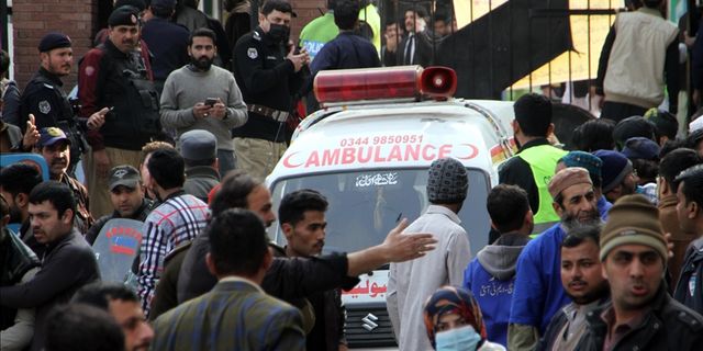 Pakistan’da camiye saldırı!