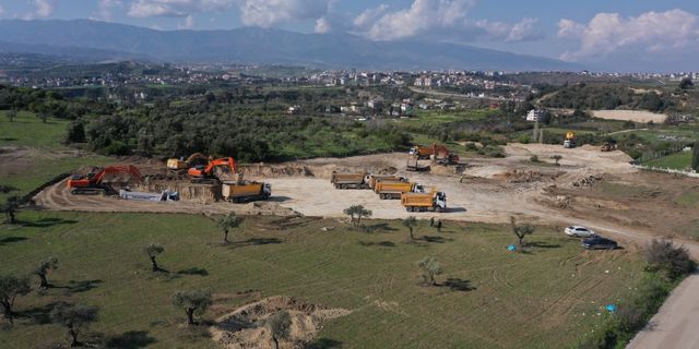 Hatay'da devlet hastanesinin inşası için çalışmalar 24 saat esasına göre sürüyor