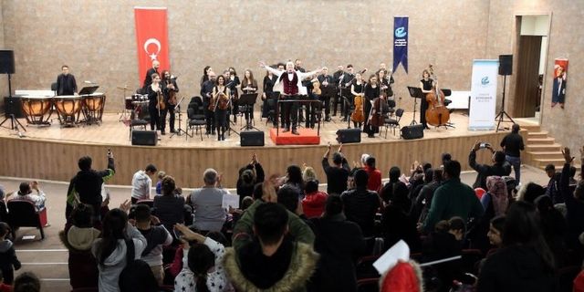 KYK yurdunda depremzedelere çoksesli moral