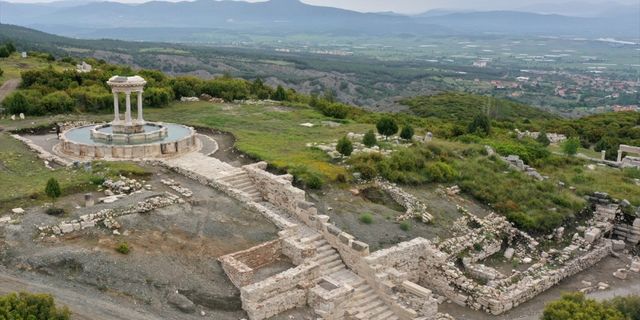 Kibyra'da ayağa kaldırılan anıtsal çeşmeden 1300 yıl sonra su akıyor