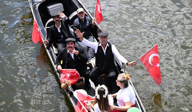 Adana'da Portakal Çiçeği Karnavalı kapsamında su korteji yapıldı