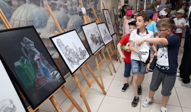 Gebze'de eğitimin taçlandırdığı başarı tuvallere yansıdı