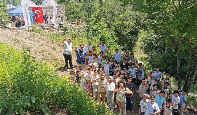 Gölcük'te tarihi hamama ziyaretçi akını