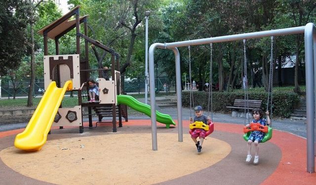 İstanbul Kadıköy'de yakılan park yeniden hayat buldu