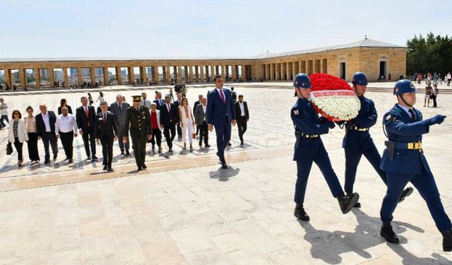 İzmir Çiğlililer Anıtkabir'de Ata'nın huzurunda