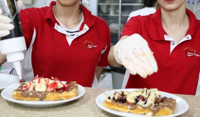 Kocaeli'de 'Beyaz Kalpler'de waffle ile kahve günü