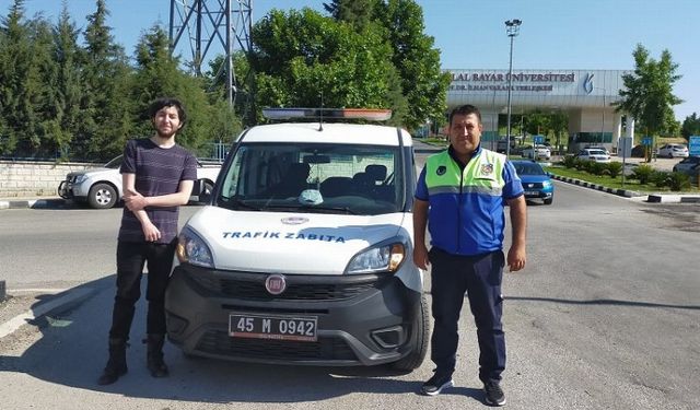 Manisa'da trafik zabıta öğrencileri sınava yetiştirdi