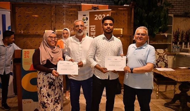 Medeniyetin Burçları Öğrenci Akademisi mezunlarını verdi