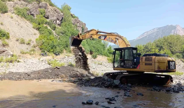 Hatay Büyükşehir Belediyesi Dere ve Kanal Temizliğini Hızlandırdı