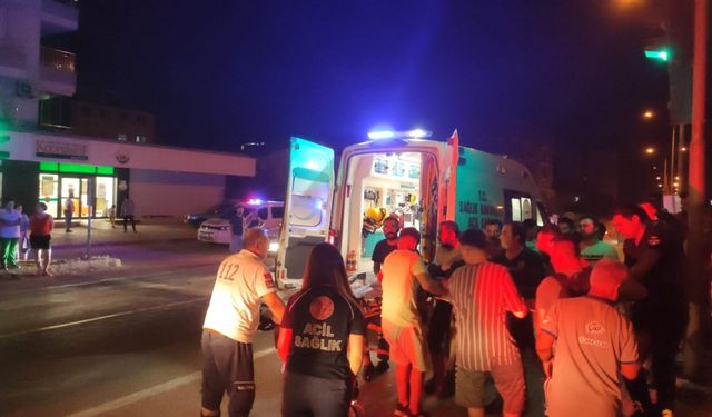 Adana'da otomobil ile motosikletin çarpışması sonucu 7 kişi yaralandı