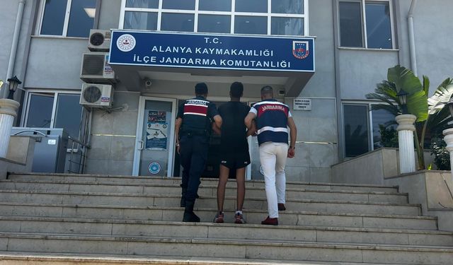 Alanya'da 40 ayrı suçtan kesinleşmiş hapis cezası bulunan firari yakalandı