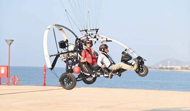 Anamur Belediye Başkanı Deniz, paramotor ekibiyle bir araya geldi