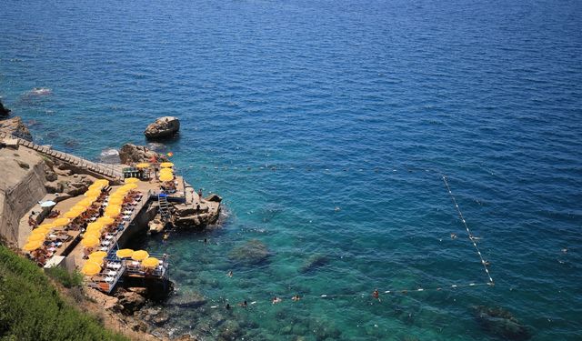 Antalya sahillerinde sıcak hava yoğunluğu