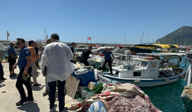 Antalya'da bir kişi teknede ölü bulundu