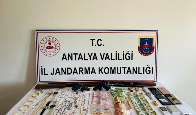 Antalya'da firari hükümlü dolandırıcılık operasyonunda yakalandı