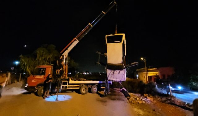 Antalya'da sulama kanalına devrilen otomobildeki 1 kişi öldü, 4 kişi yaralandı