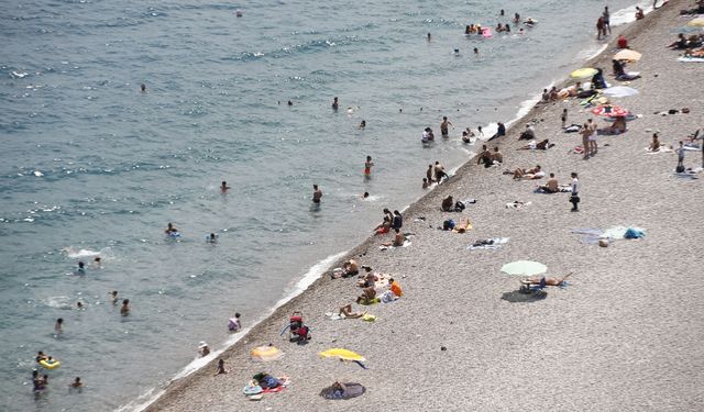 Antalya'da yüksek nem bunalttı