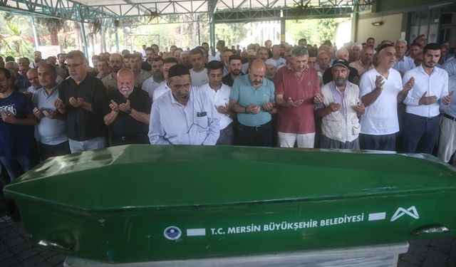 Bingöl'deki bıçaklı saldırıda ölen kişinin cenazesi Mersin'de toprağa verildi