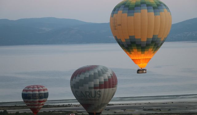 Burdur'da Salda Gölü manzaralı sıcak hava balon turizmi başlatıldı