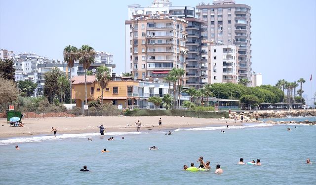 Doğu Akdeniz'de sıcak havanın etkisi sürüyor