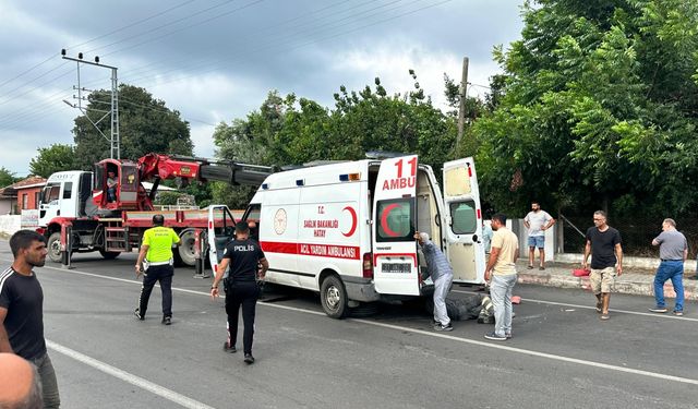 Hatay'da devrilen ambulanstaki 2 sağlık personeli yaralandı