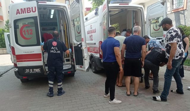 Hatay'da inşaat iskelesinden düşen 2 işçi yaralandı