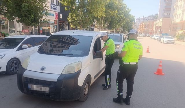 Kozan'da asayiş uygulamalarında yakalanan 3 zanlı tutuklandı