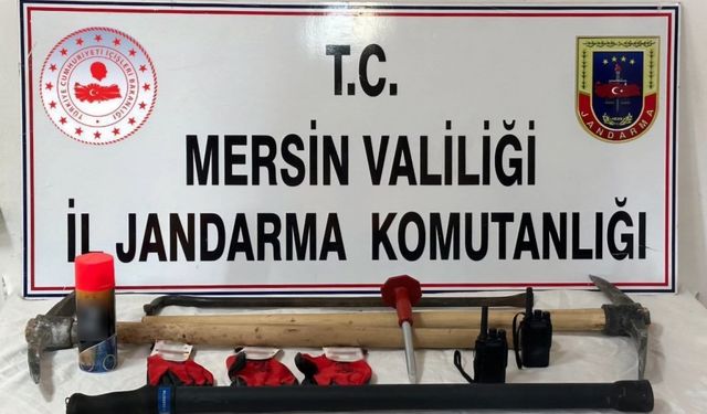 Mersin'de kaçak kazı yapan 3 kişi suçüstü yakalandı