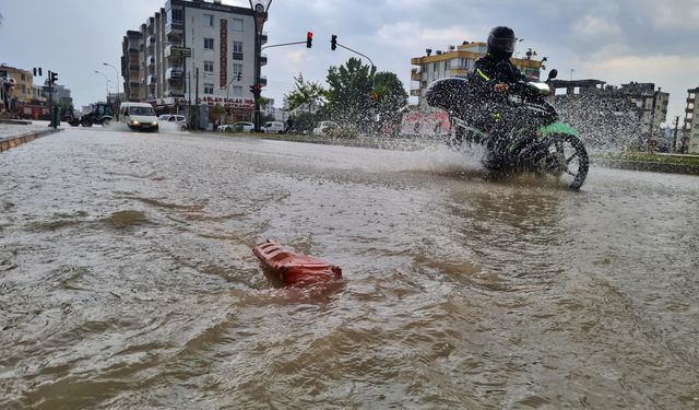 Osmaniye'de sağanak hayatı olumsuz etkiledi