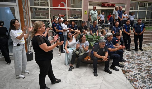 Seyhan Belediyesi memurları, toplu sözleşme süreciyle ilgili eylemlerini sürdürüyor