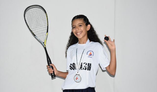 Sportif salsa ve squash sporcusu İpek, dünya şampiyonluğu için ter döküyor