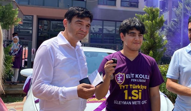 Temel Yeterlilik Testi'nde Türkiye birincisi olan Süleyman Mete Genç ödüllendirildi