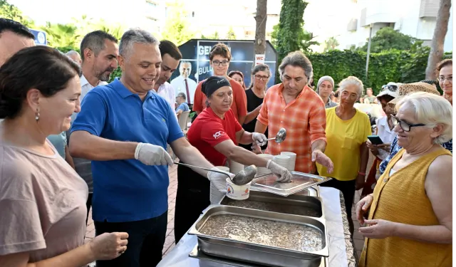 Antalya Muratpaşa'da aşure ikramı