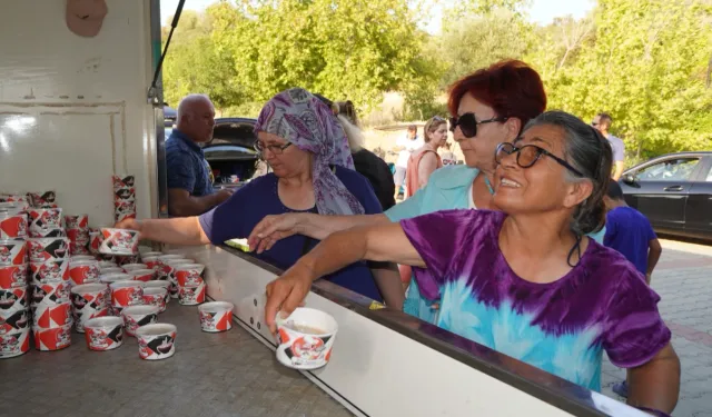 Güzelbahçe’de aşure kazanı kaynadı