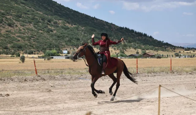 Talas'ta atlı okçuluk heyecanı